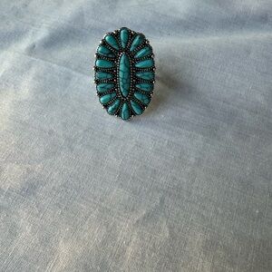 Elegant Turquoise Oval Ring